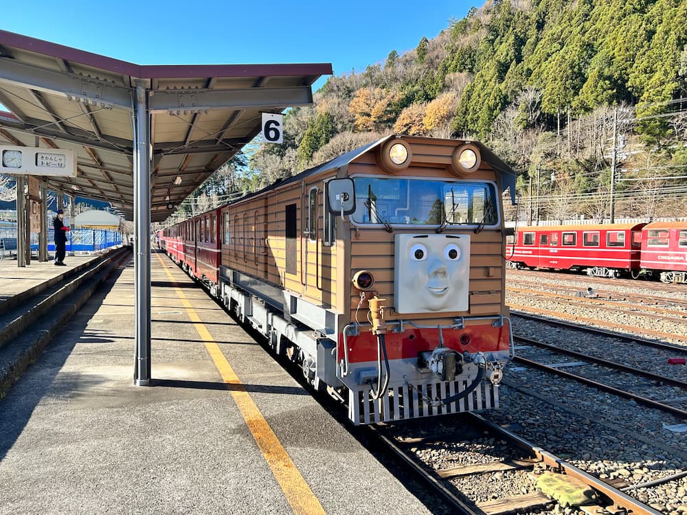 千頭駅に停車中のトビー号の写真