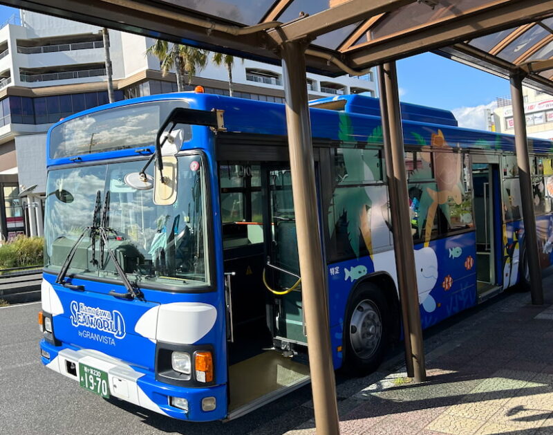 安房鴨川駅前に到着時の送迎バス